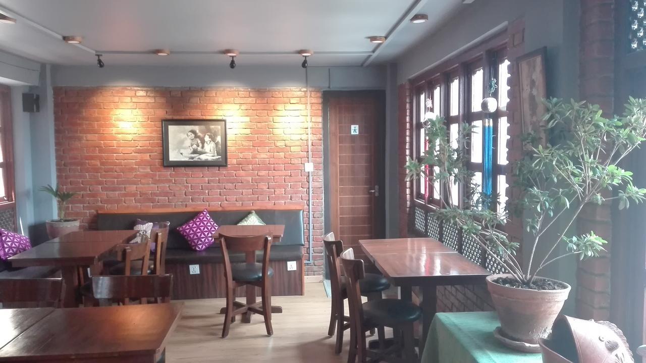 Cafe Beyond And Guest House Bhatgoan 외부 사진